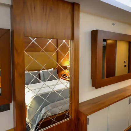 New Gate Hotel 4*